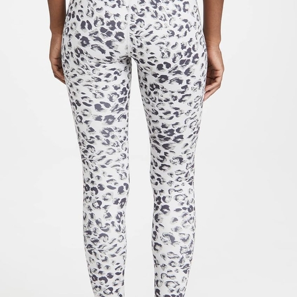 Varley light grey cheetah print leggings size small, athletic wear - Picture 4 of 11